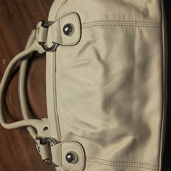 Mia Bittina Beige Leather Shoulder Handbag With Silver Accents ,Lots of pockets - Picture 1 of 12